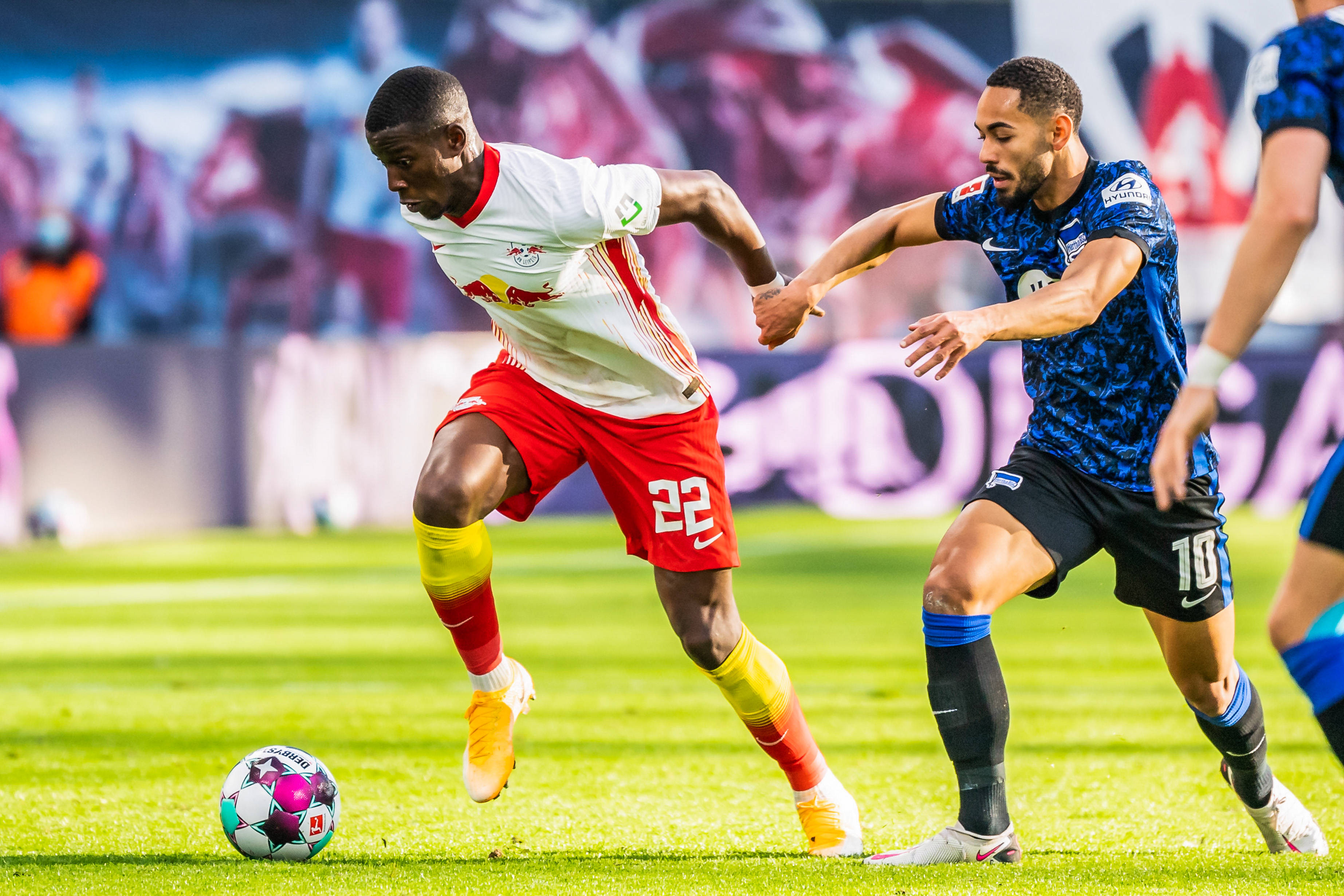 爱游戏娱乐-柏林赫塔在德国足球比赛中获胜