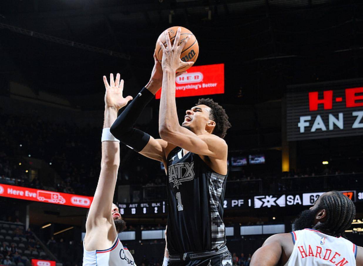 爱游戏投注-快船在客场大胜马刺，卡哇伊独得分的简单介绍