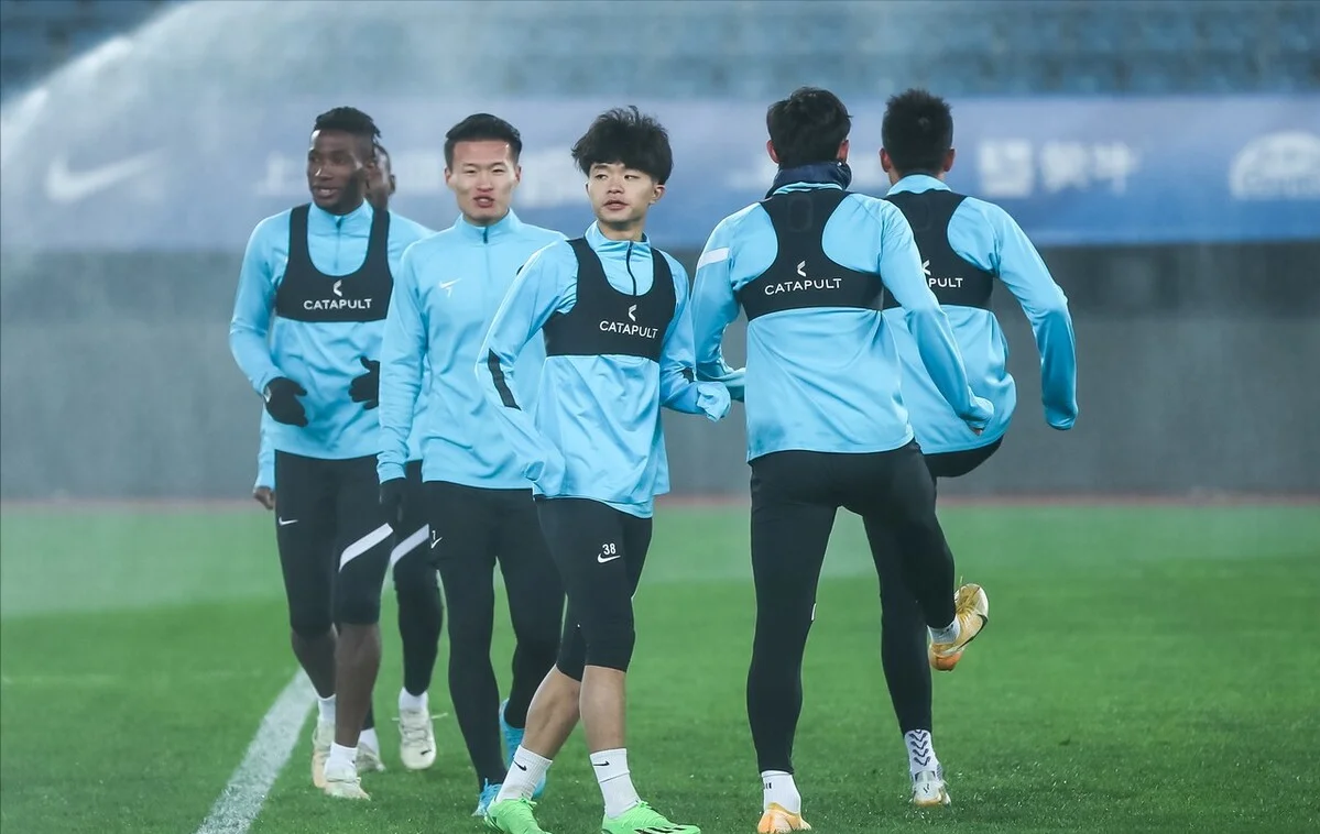 爱游戏平台-大连一方再战华夏幸福，实力对决