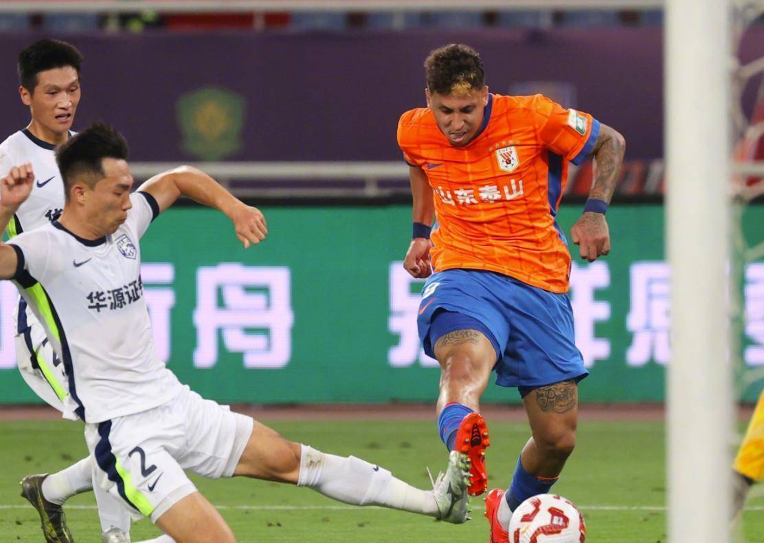 爱游戏官网登录网址-赛事结果公布，球员表现备受关注，引发球迷热议