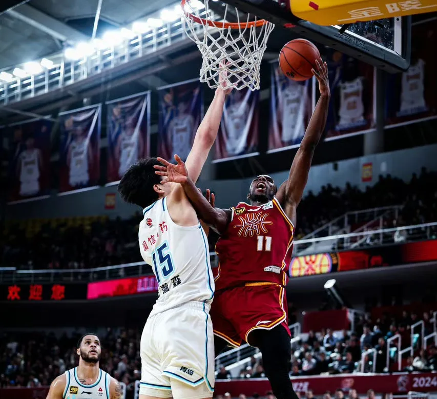 爱游戏地址-福建男篮客场逆袭，打破对手的强势势头的简单介绍