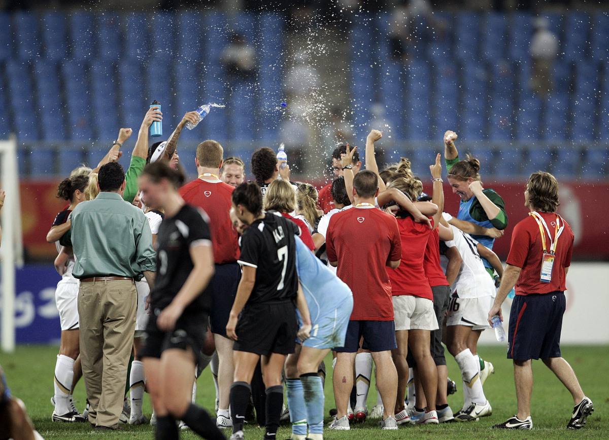 爱游戏平台-关于拉科鲁尼亚客场逆袭,取得关键胜利的信息