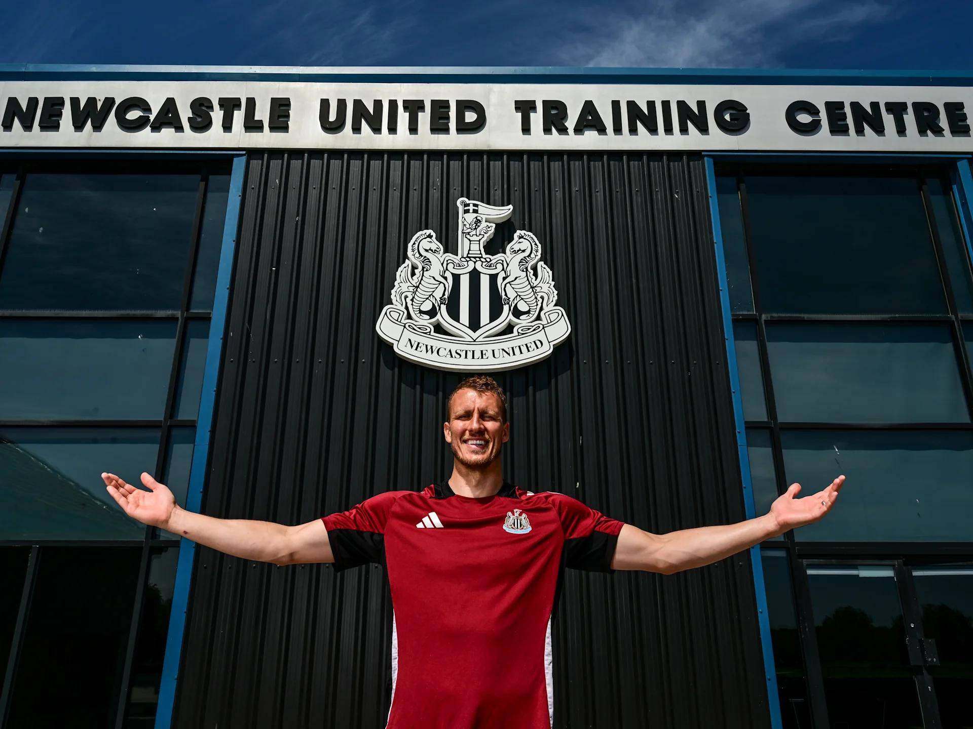 爱游戏网页版登录入口-纽卡斯尔主帅制定新赛季策略，备战英超第一轮比赛