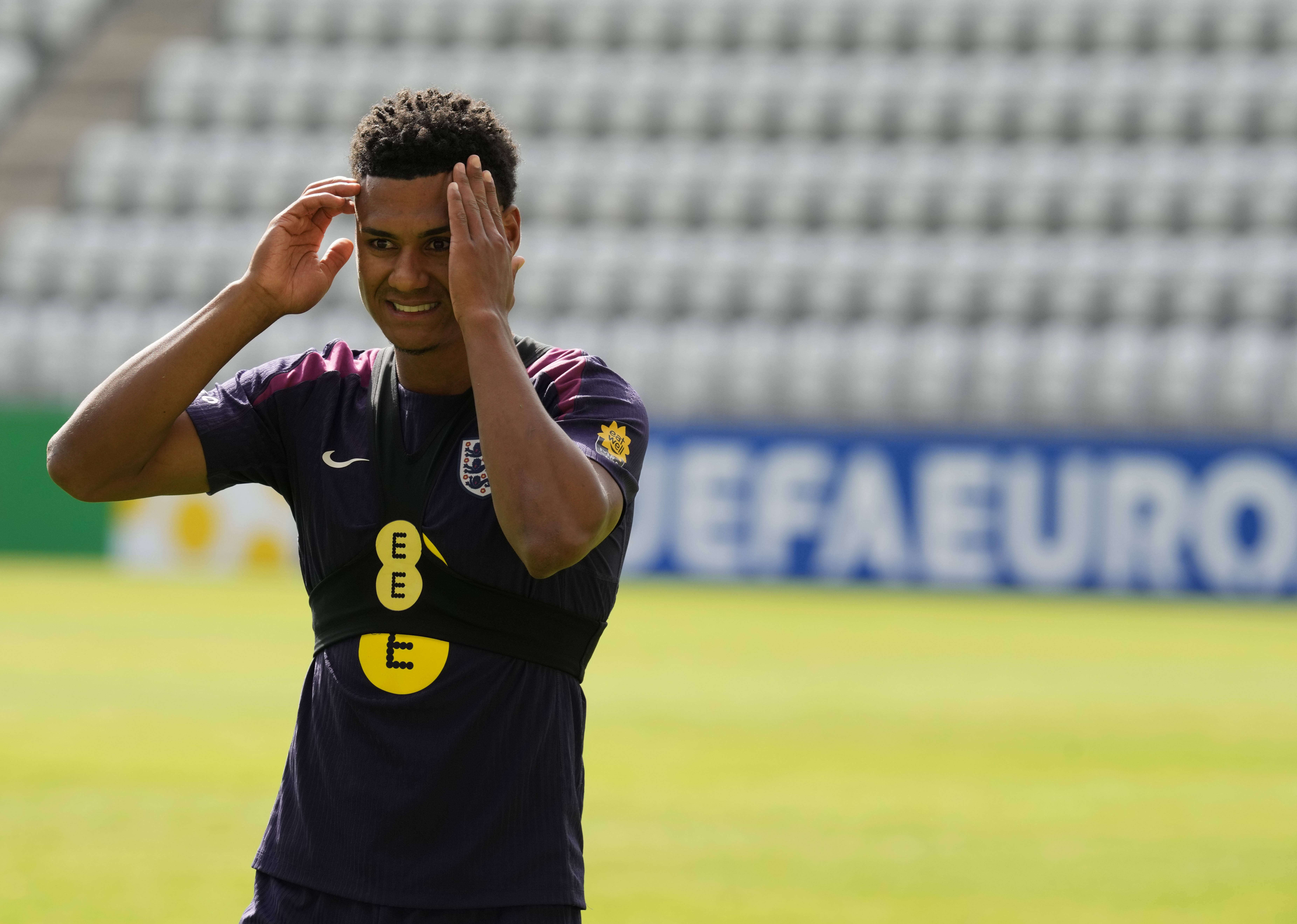 英格兰队横扫阿尔巴尼亚晋级欧洲杯