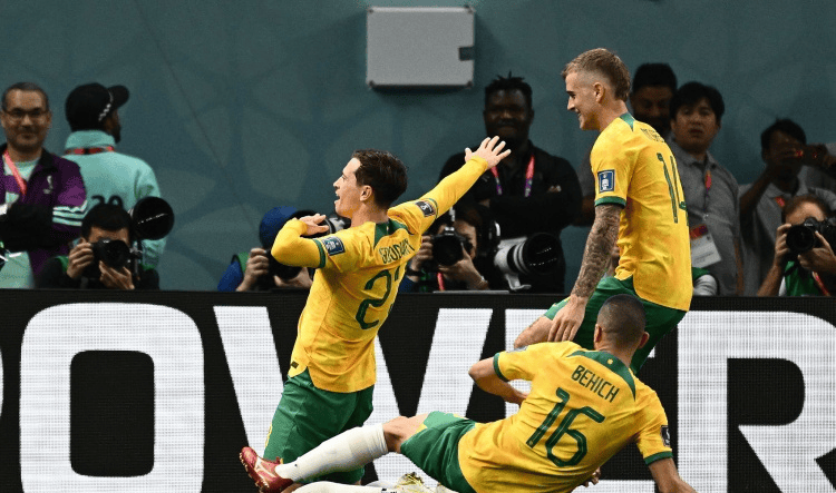 爱游戏课程-澳大利亚球队斩获胜利，晋级八强赛