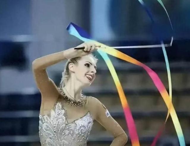 爱游戏地址-俄罗斯体操运动员完美表现，夺得银牌