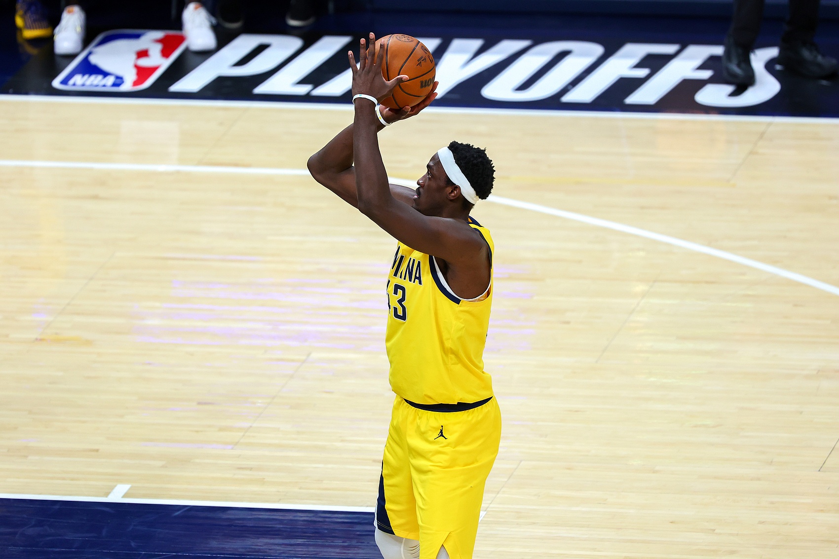 爱游戏网站入口-包含猛龙不敌雷霆，西亚卡姆砍下32分的词条