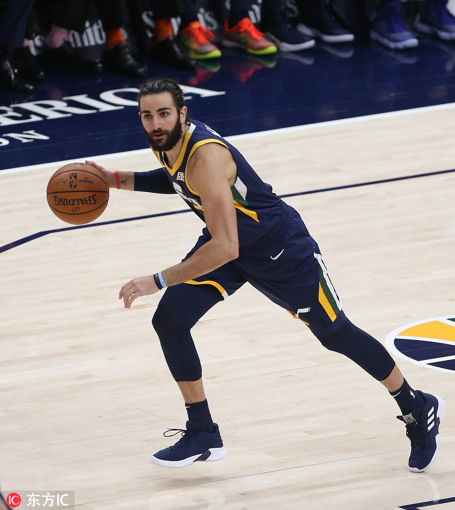 爵士客场逆转黄蜂,米切尔分完美表现