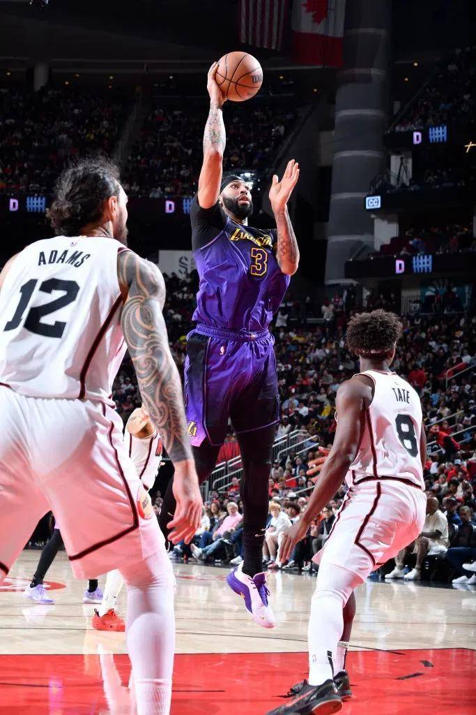 爱游戏登录-勇士遭遇惨败，湖人主场大胜逼平西部第一